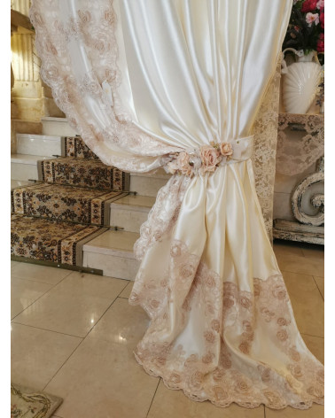 TENDA IN SETA CON PIZZO