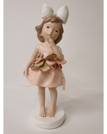 Bimba in piedi rosa