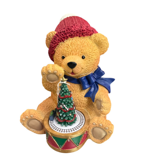 ORSETTO CON ALBERO
