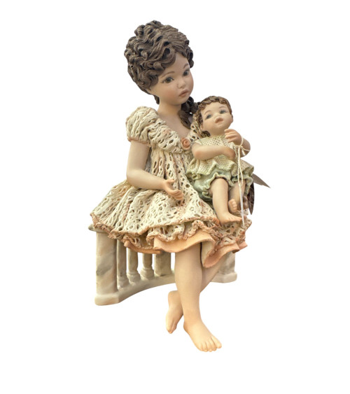 FIGURA IN PORCELLANA CON BIMBO