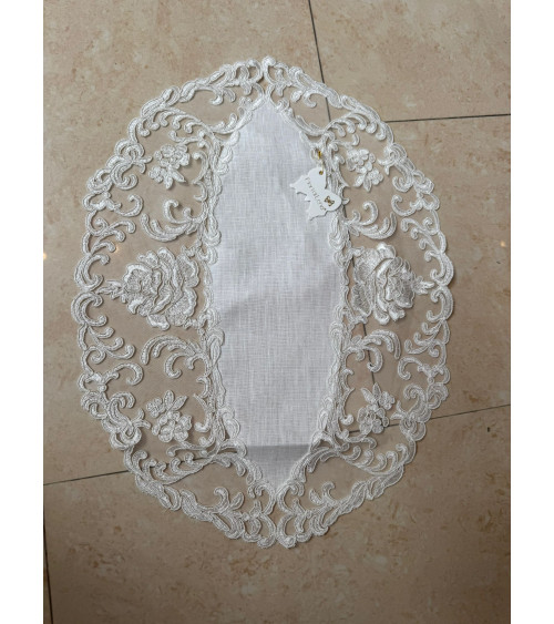 RUNNER OVALE IN LINO E PIZZO
