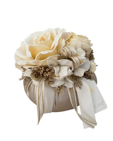 POUF NOCCIOLA IN SETA CON ROSA E ORTENSIA DA 15 CM
