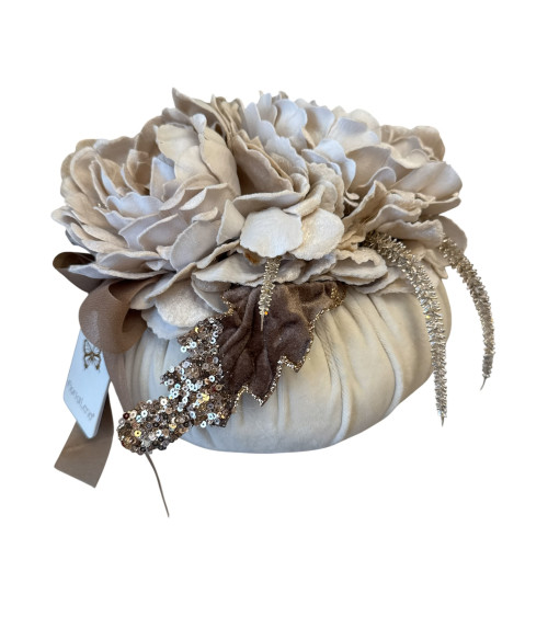 POUF IN VELLUTO NUDE CON PEONIE