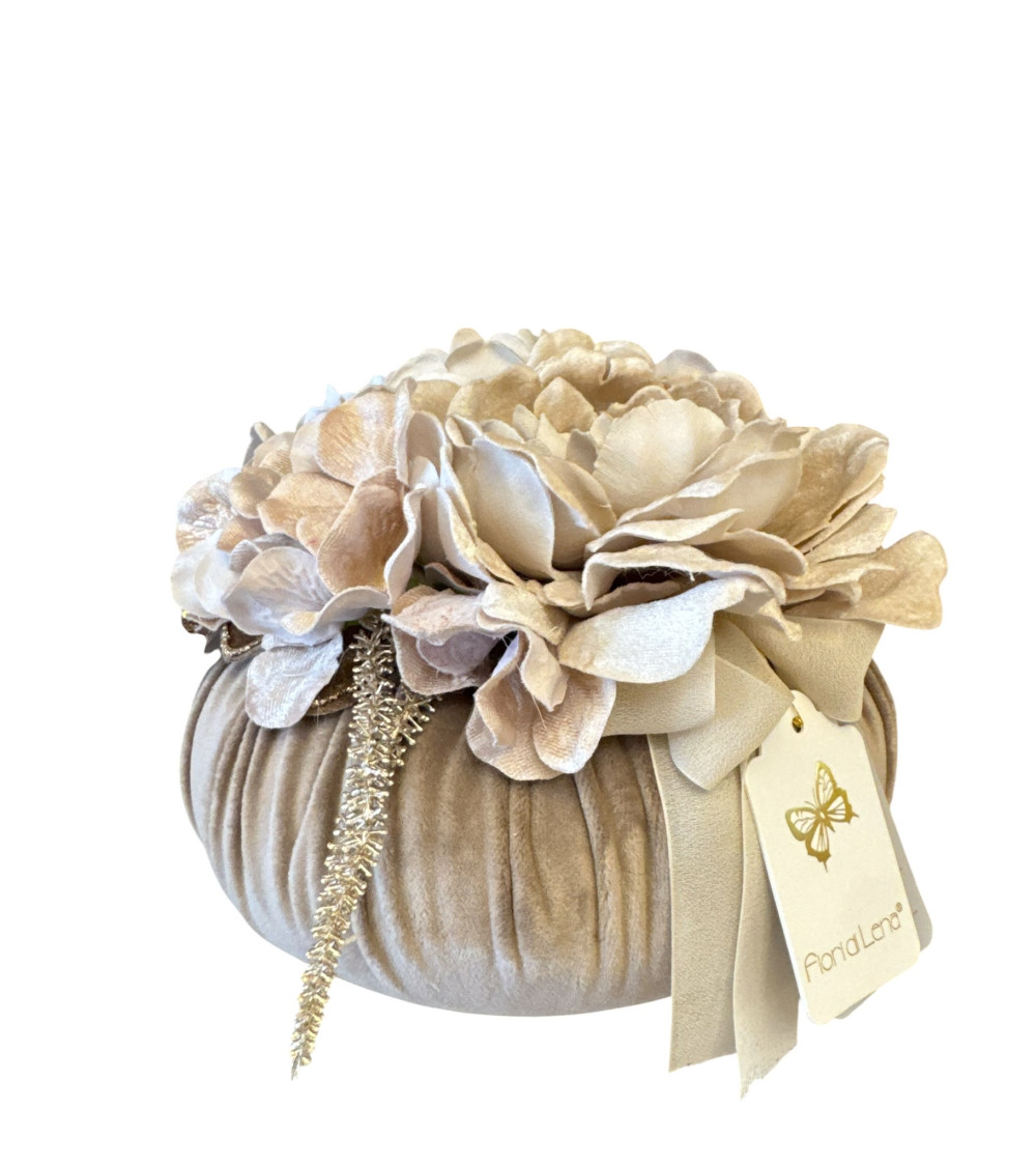 POUF IN VELLUTO COGNAC CON PEONIE